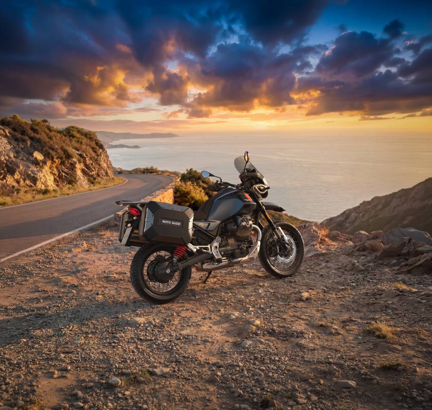 MotoGuzzi_V85_Travel_my2026_static_2