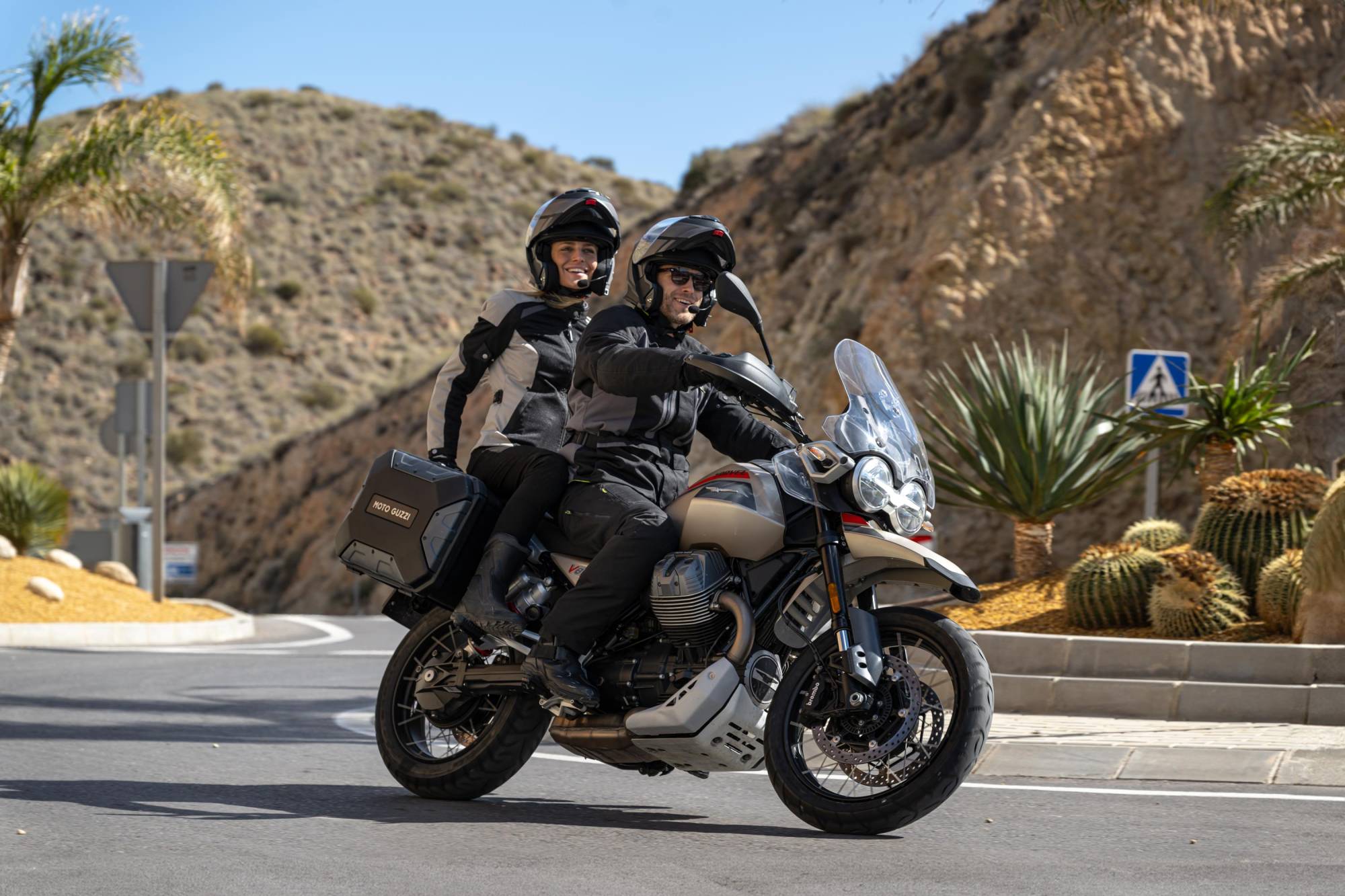 moto-guzzi-v85-tt-travel-2024-millepercento-4