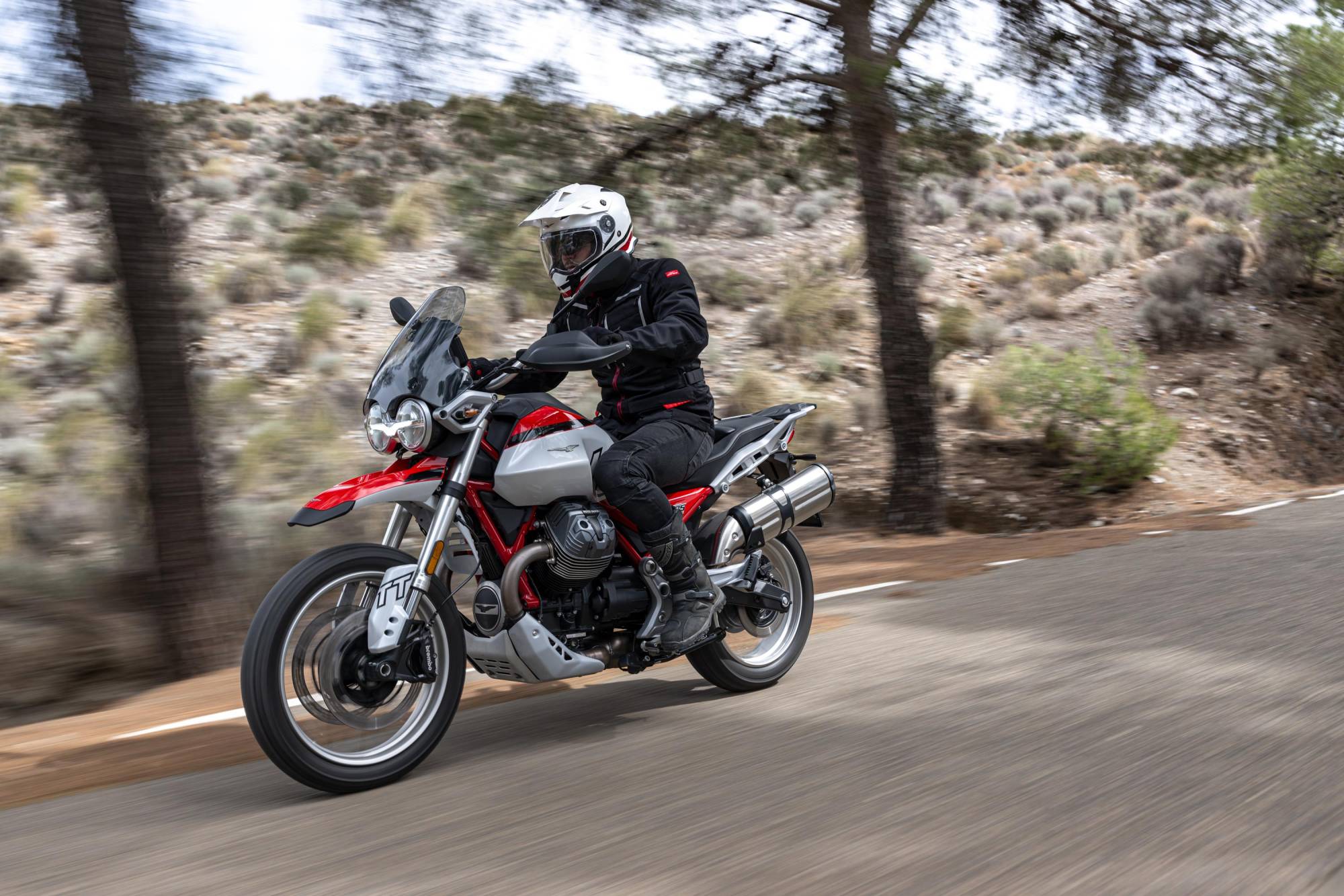 moto-guzzi-v85-tt-2024-millepercento-10