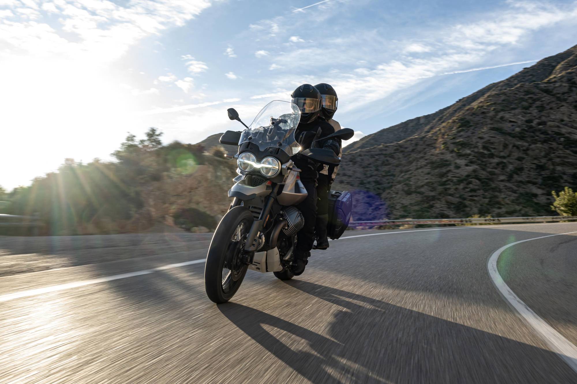 moto-guzzi-v85-tt-travel-2024-millepercento-6