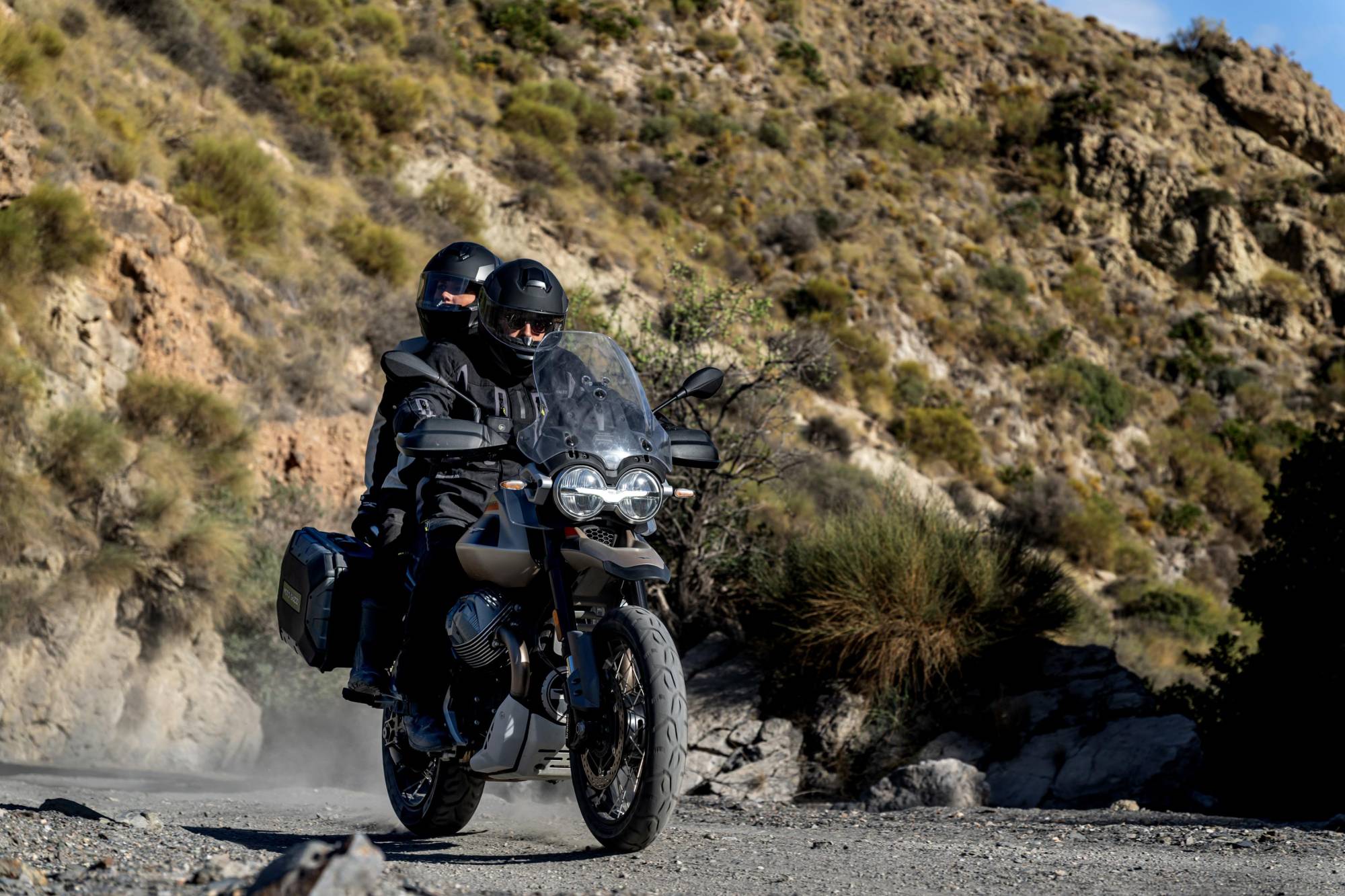 moto-guzzi-v85-tt-travel-2024-millepercento-3