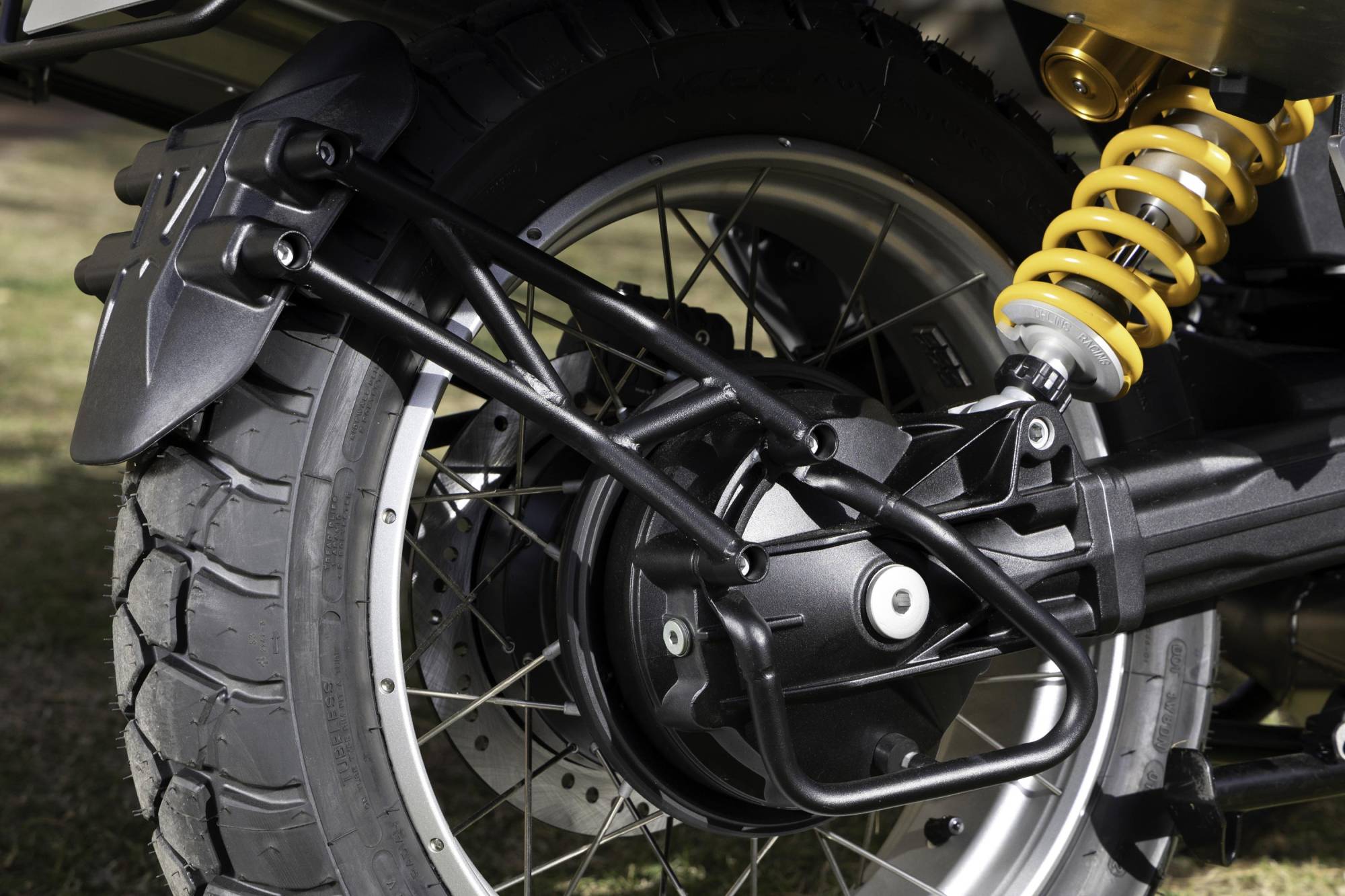 moto-guzzi-v85-tt-2024-accessori-millepercento-2