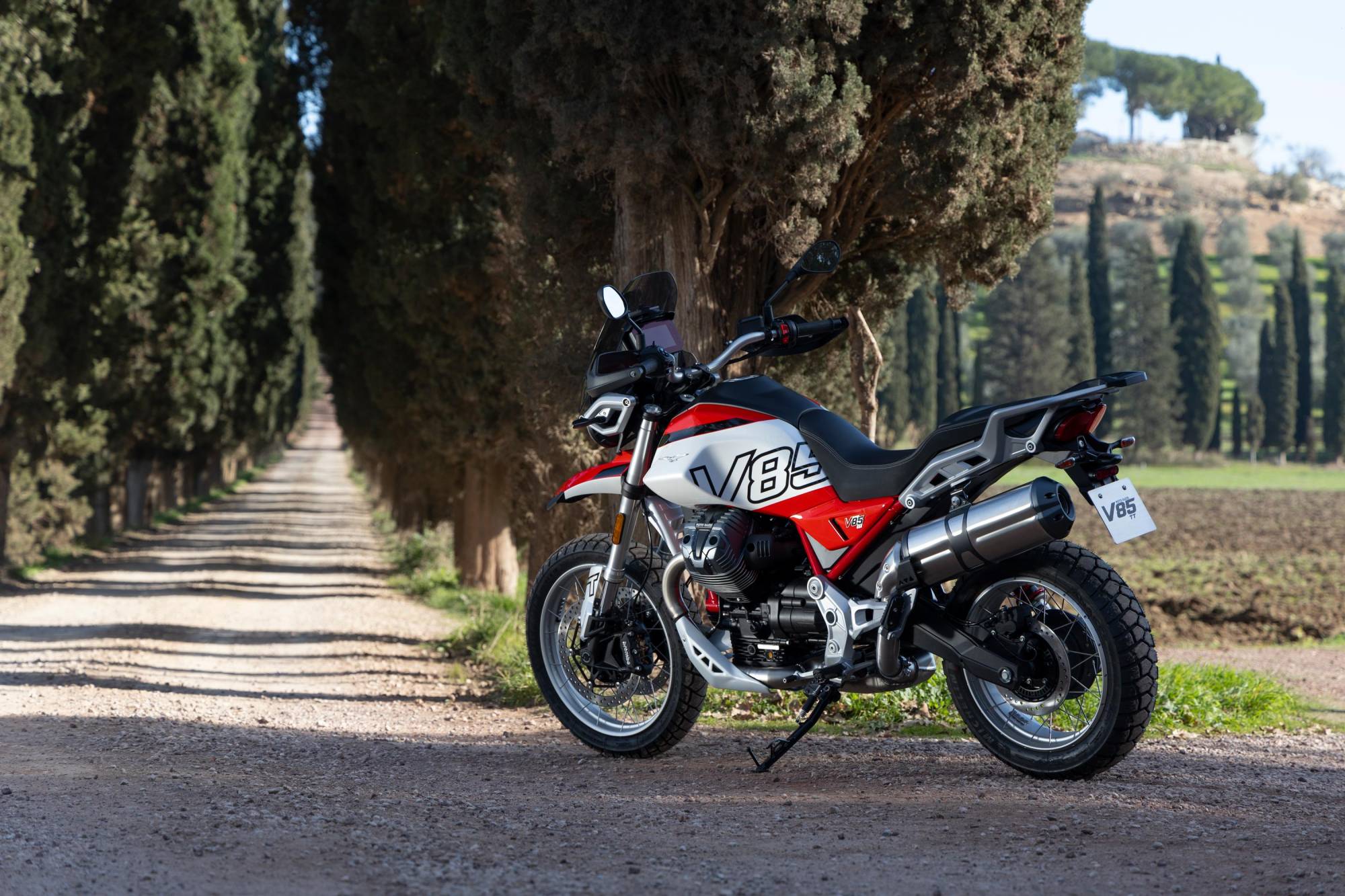 moto-guzzi-v85-tt-2024-millepercento-2
