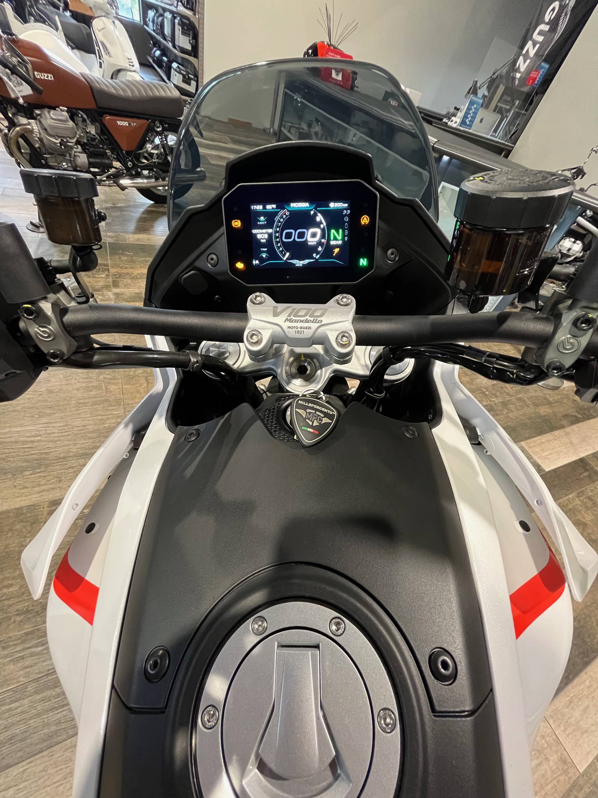 Moto-Guzzi-Millepercento-V100-Mandello-4