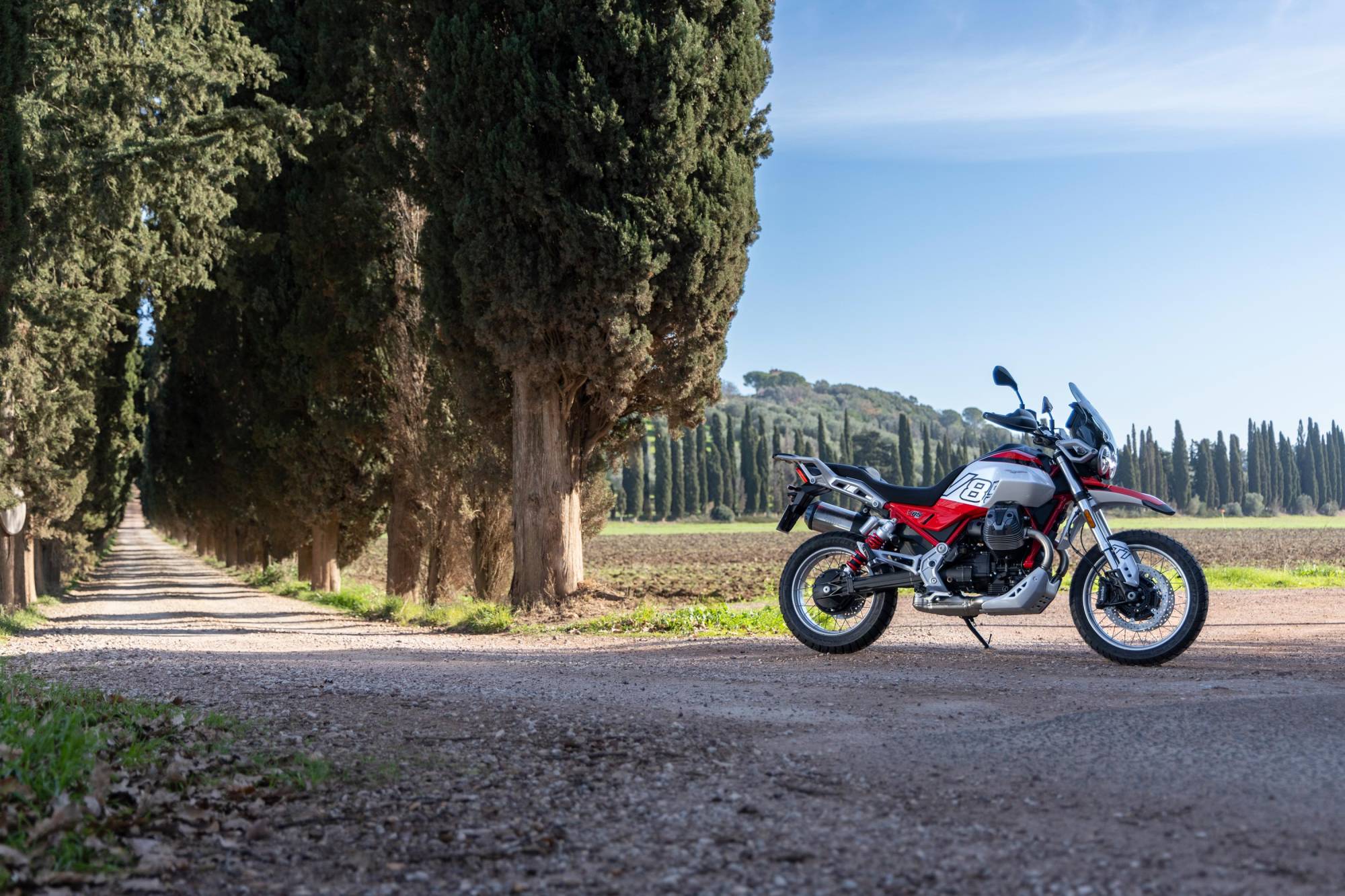 moto-guzzi-v85-tt-2024-millepercento-1