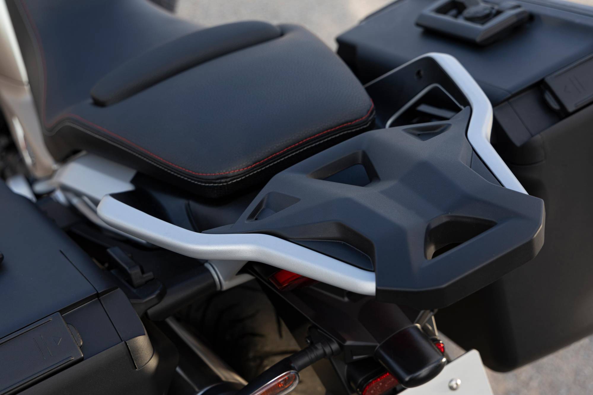 moto-guzzi-v85-tt-travel-2024-accessori-millepercento-2