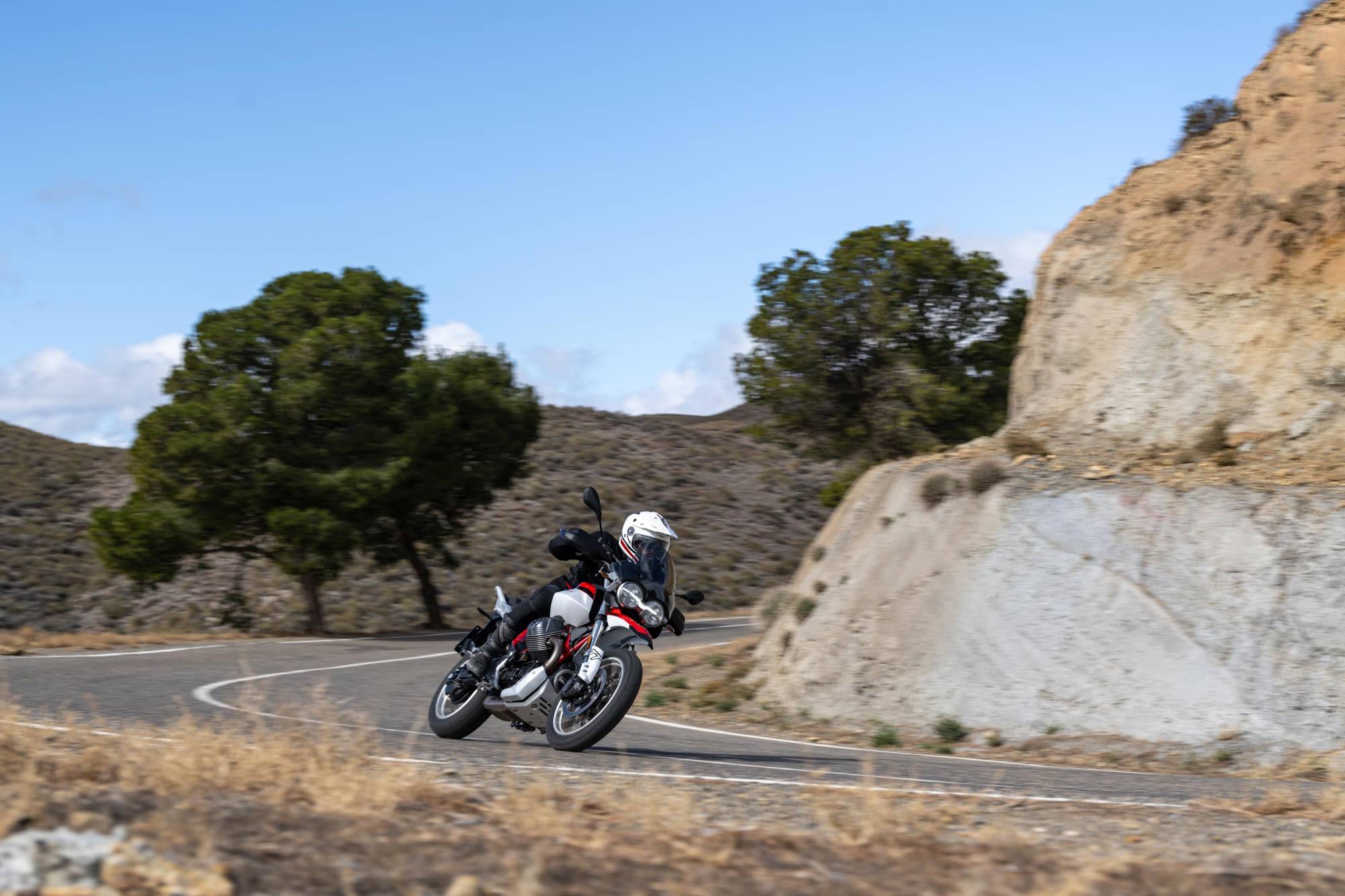 moto-guzzi-v85-tt-2024-millepercento-8