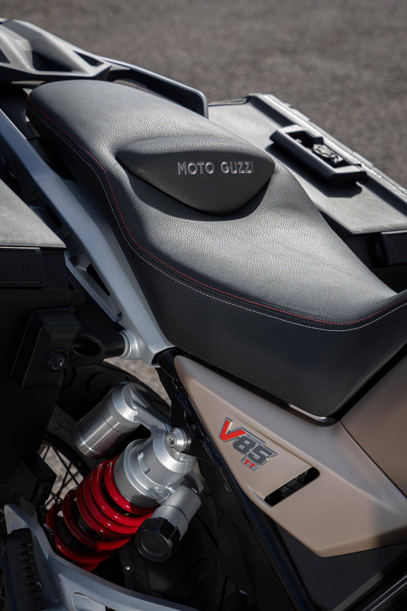 moto-guzzi-v85-tt-travel-2024-accessori-millepercento-4