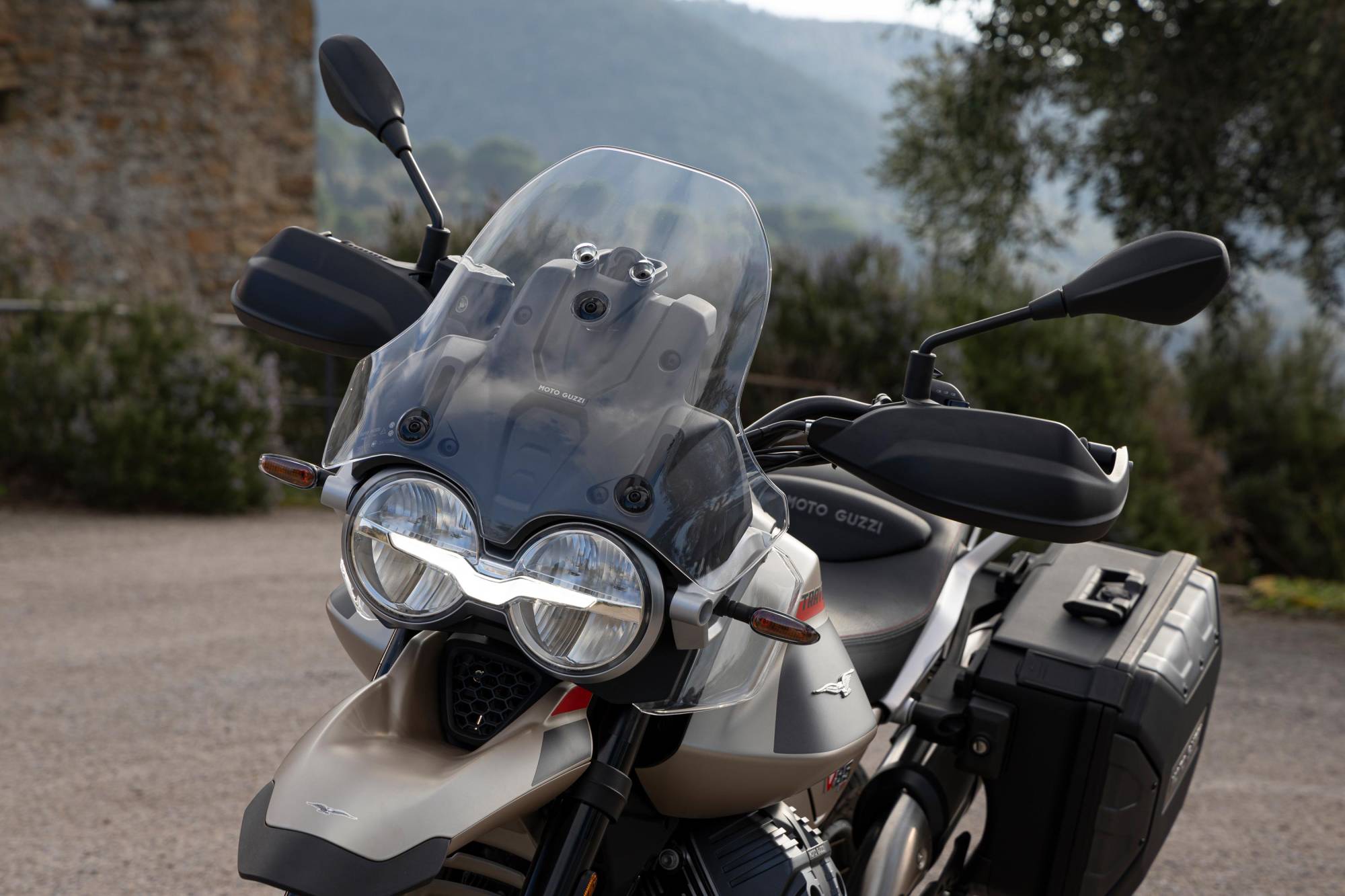 moto-guzzi-v85-tt-travel-2024-millepercento-2