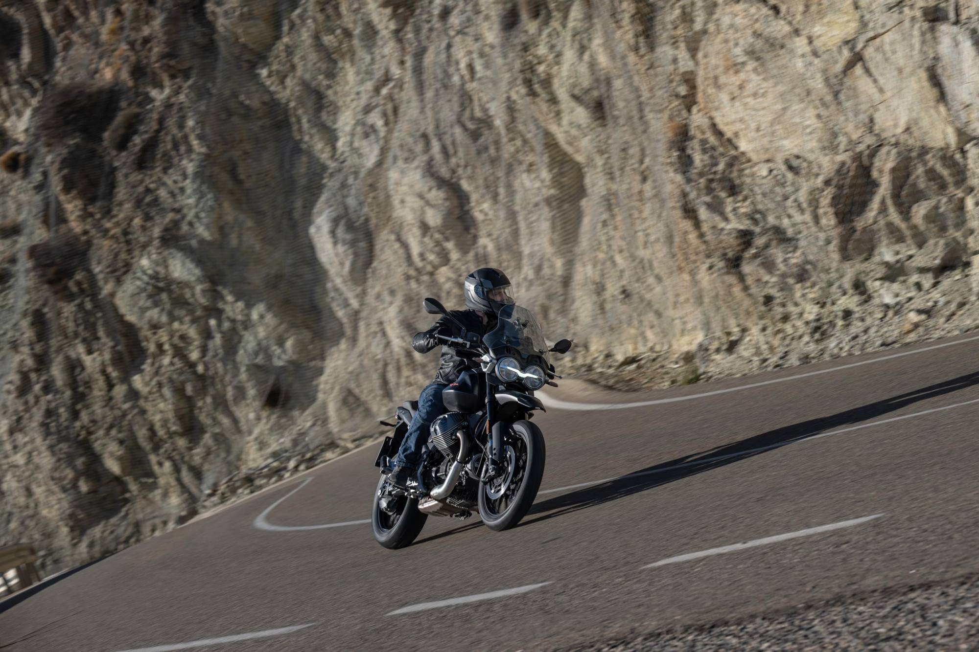 moto-guzzi-v85-strada-2024-millepercento-7