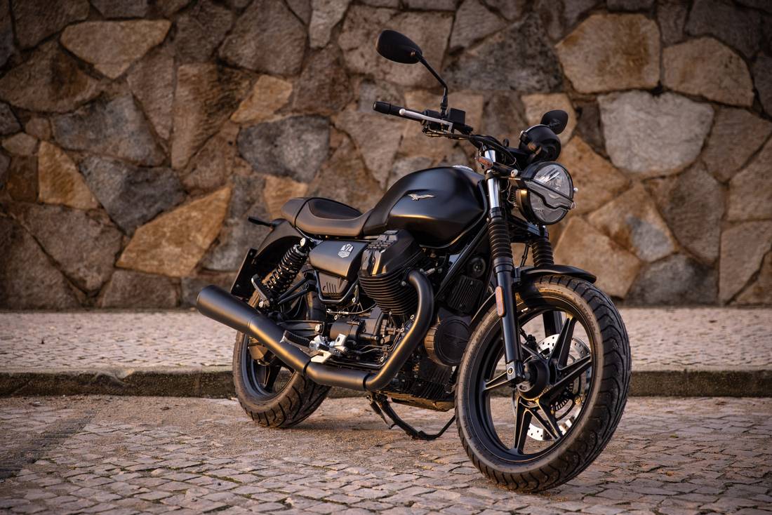 millepercento-moto-guzzi-v7-stone-nero-ruvido