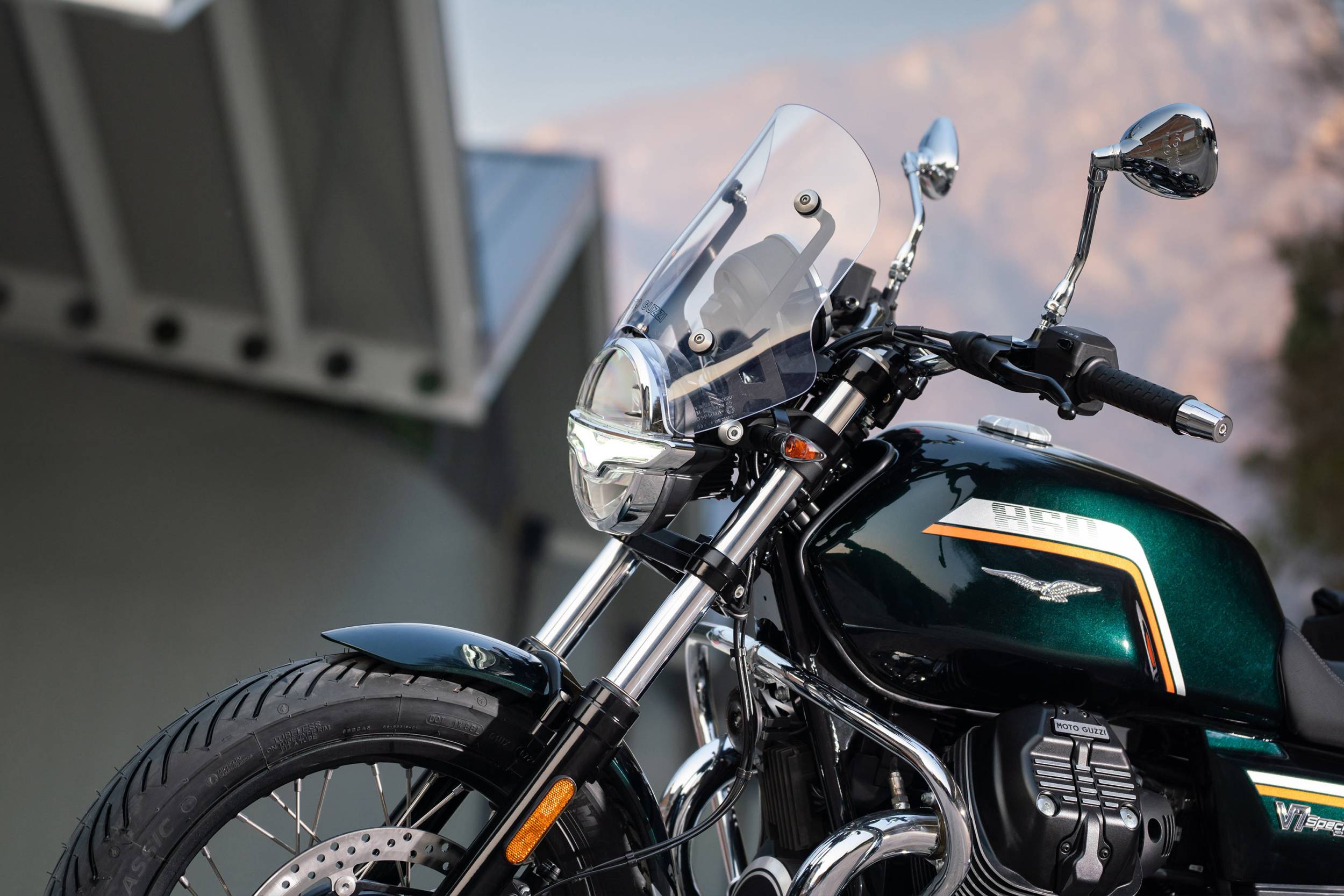 millepercento-moto-guzzi-v7-special-nero-smeraldo-3