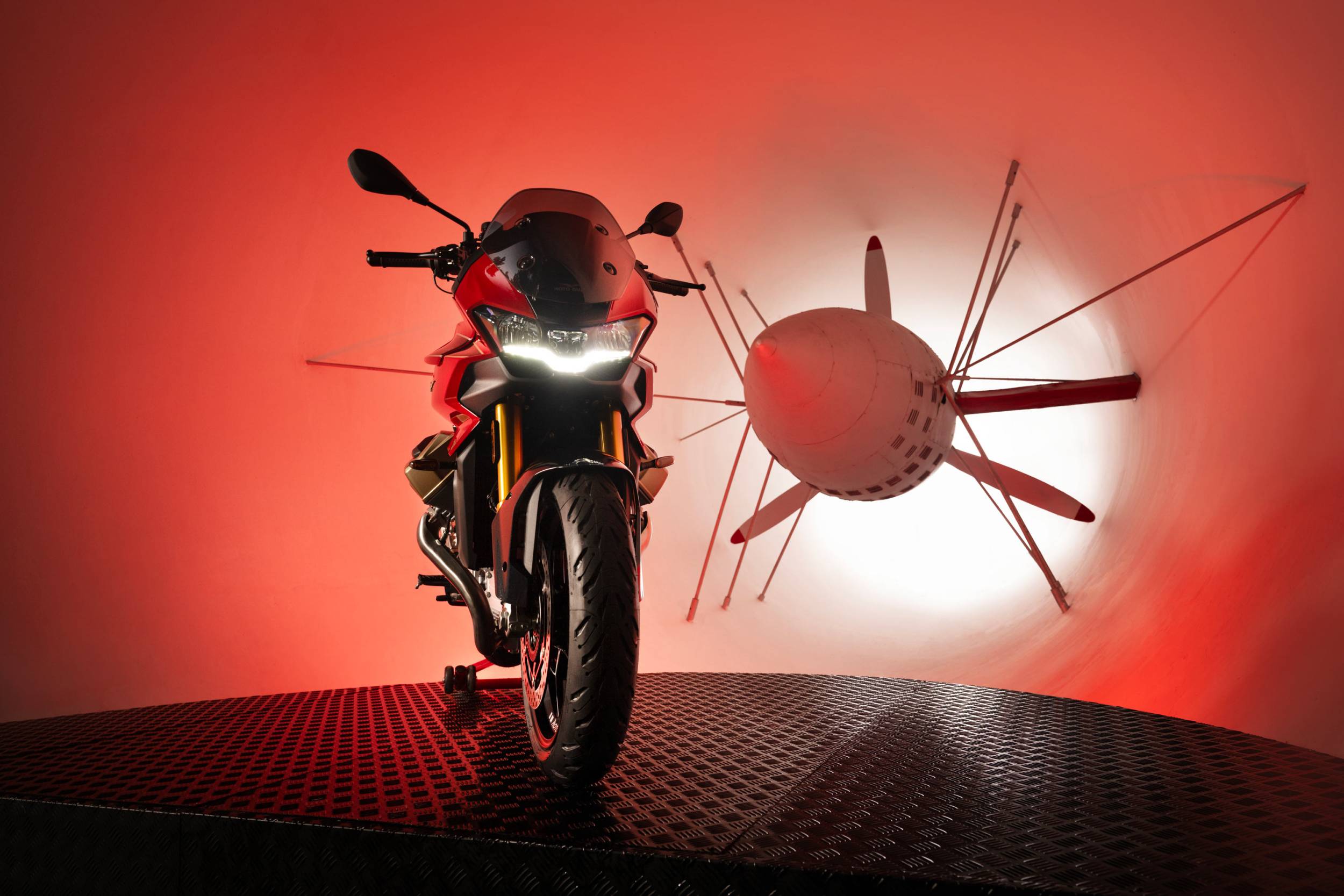 millepercento-moto-guzzi-v100-mandello-wind-tunnel-rosso-1