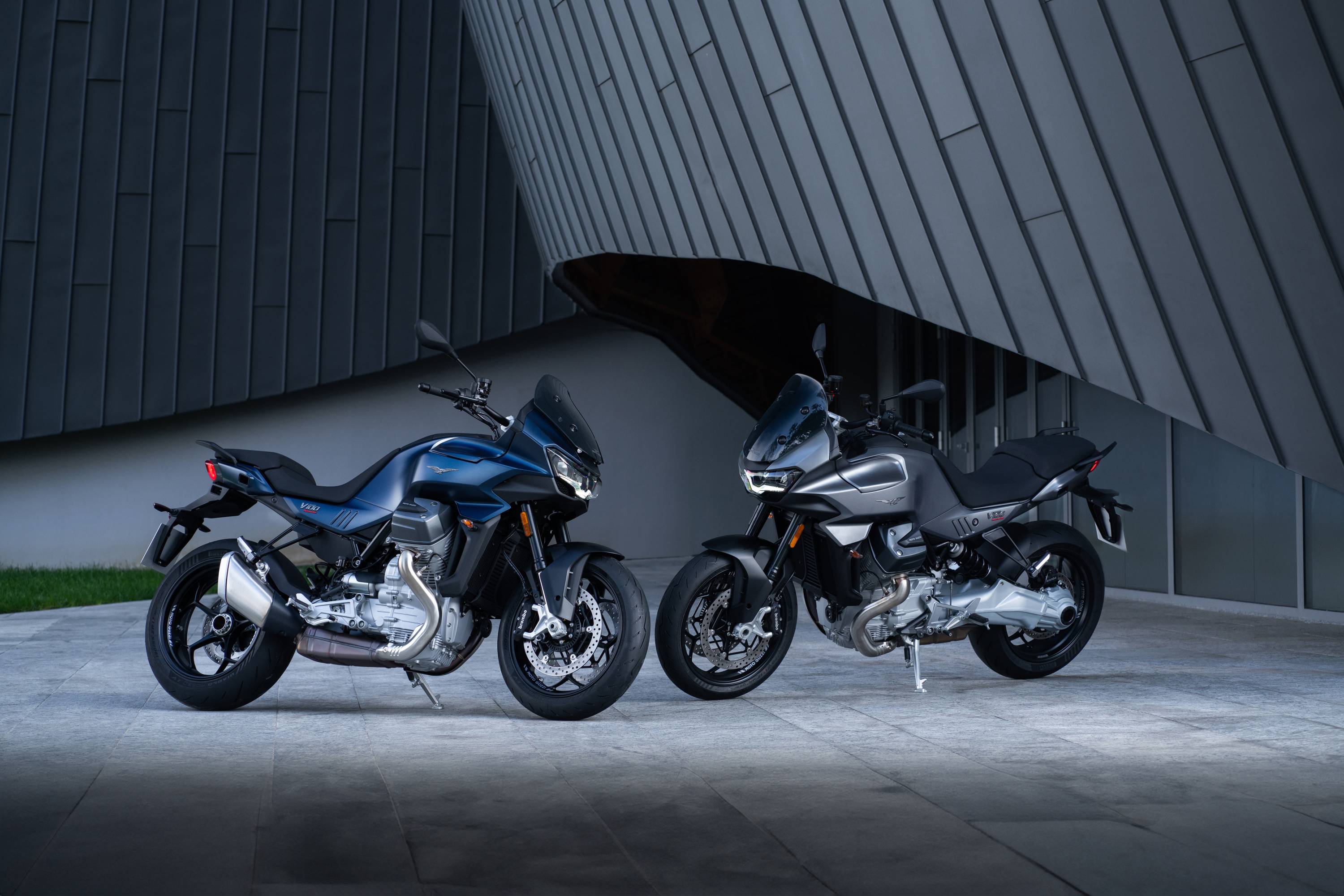 millepercento-motoguzzi-v100-mandello-blu-oceano-grigio-titanio-2