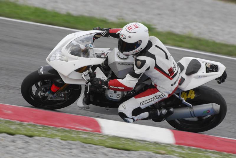 Moto-Guzzi-Millepercento-ALBA-Pista