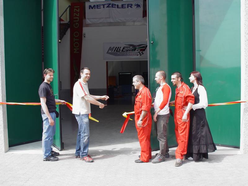 Moto-Guzzi-Millepercento-Verano-apertura