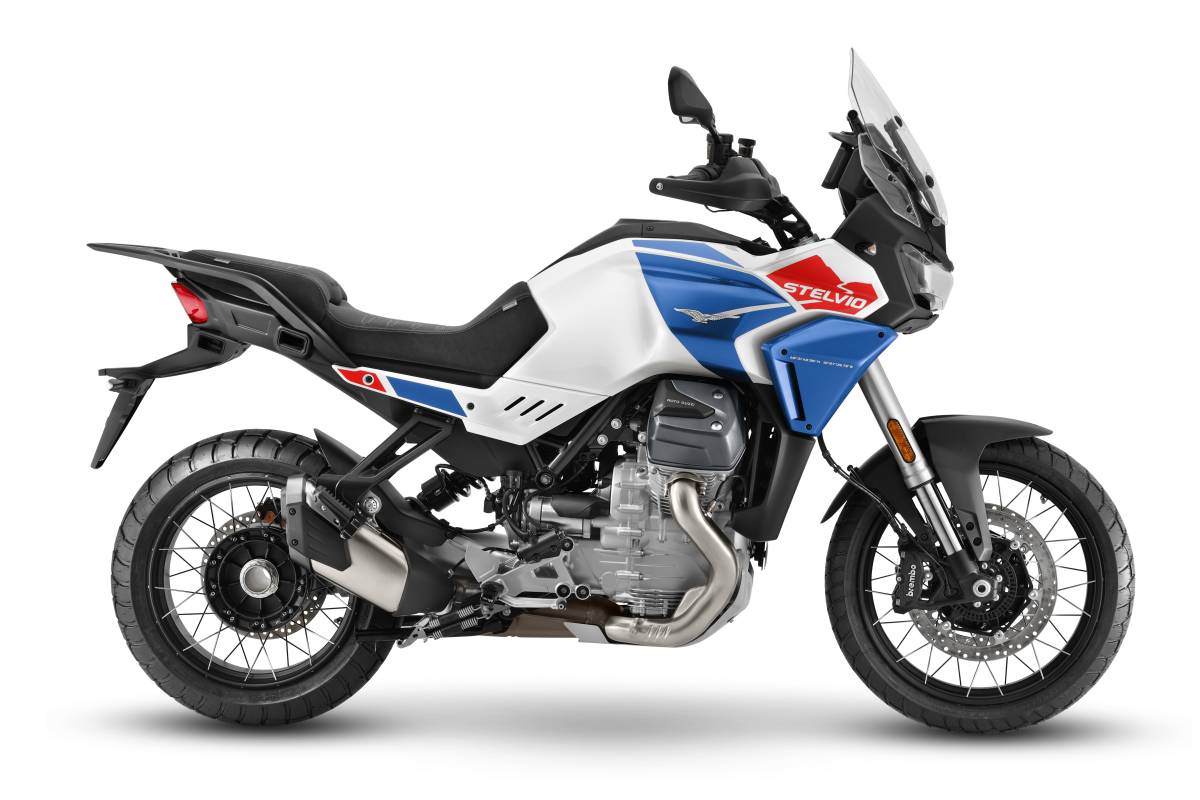 MG_Stelvio-Duecento-Tributo-moto-guzzi-millepercento-noleggio