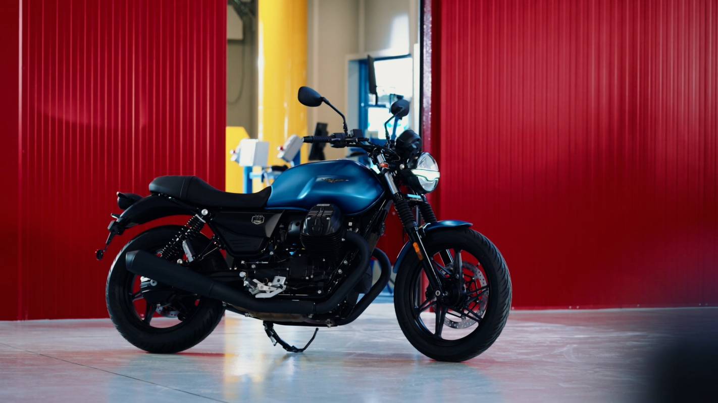 millepercento-motoguzzi-v7-stone-blu-profondo